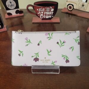 NWOT Kate Spade White Floral Pouch